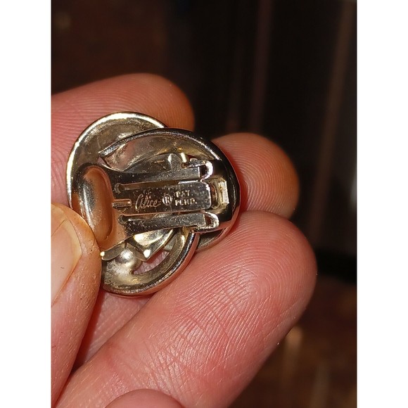 Vintage Alice Women's Silver Tone Classic Knot Clip On Earrings - Picture 2 of 4